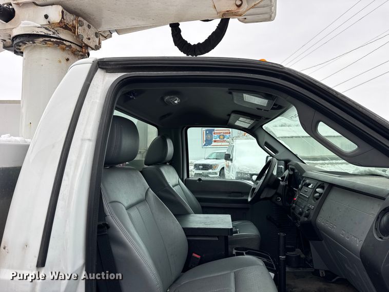 image for item ER0326 2014 Ford F450 Super Duty bucket truck