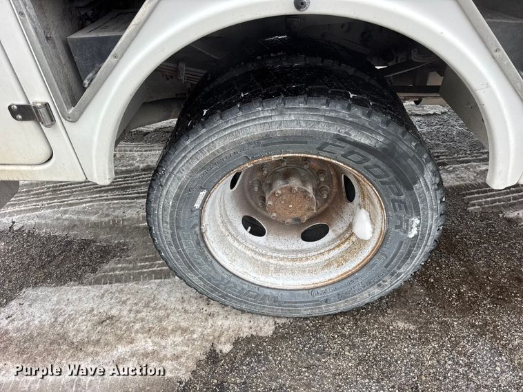 image for item ER0326 2014 Ford F450 Super Duty bucket truck