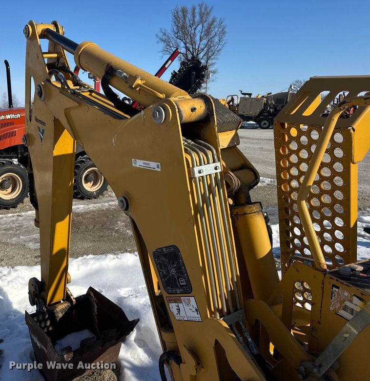 image for item ER0331 Vermeer B750 backhoe