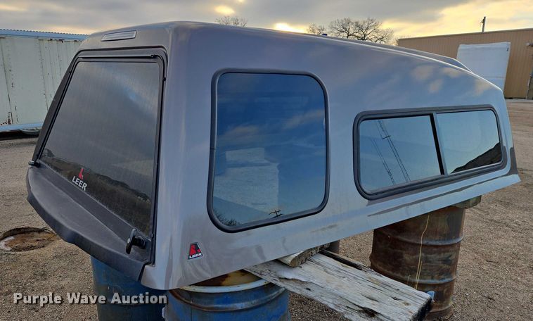 image for item ES2621 Leer pickup topper