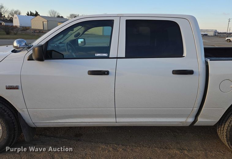 image for item ES2622 2017 RAM 1500 Crew Cab pickup truck