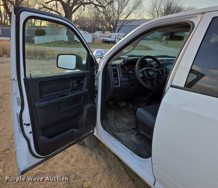 image for item ES2622 2017 RAM 1500 Crew Cab pickup truck