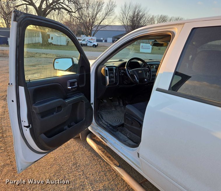 image for item ES2623 2015 Chevrolet Silverado 1500 Crew Cab pickup truck