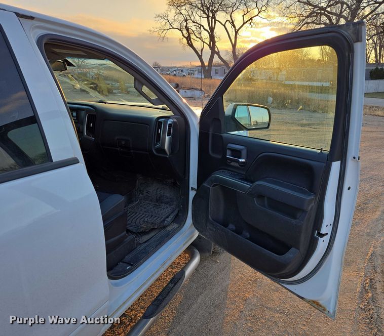 image for item ES2623 2015 Chevrolet Silverado 1500 Crew Cab pickup truck