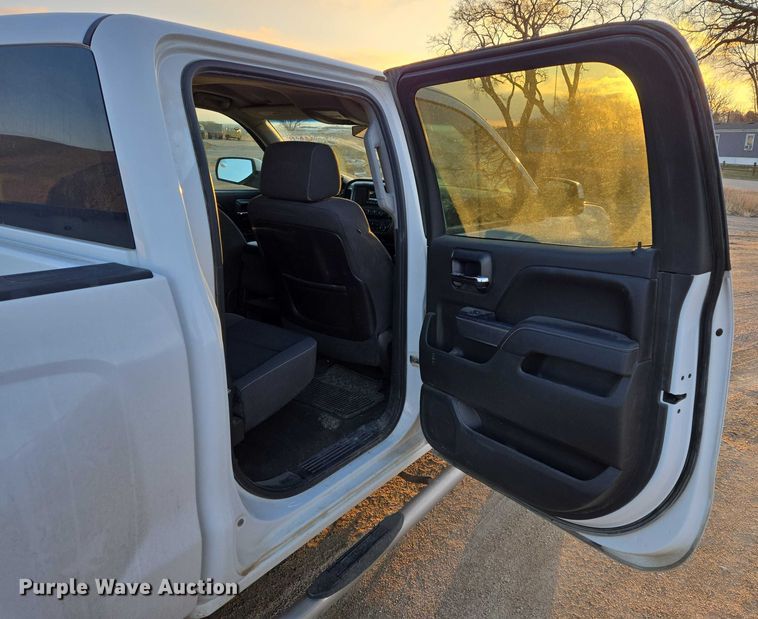 image for item ES2623 2015 Chevrolet Silverado 1500 Crew Cab pickup truck