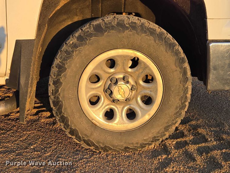 image for item ES2623 2015 Chevrolet Silverado 1500 Crew Cab pickup truck