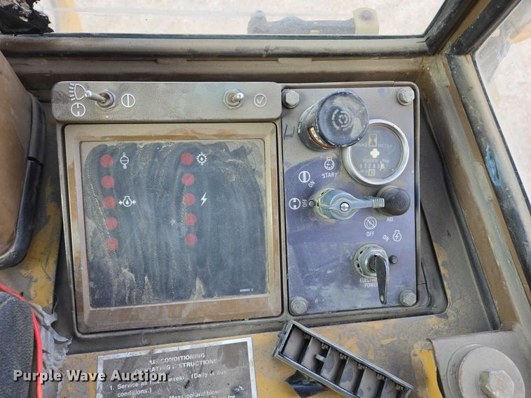 image for item ES2624 1989 Caterpillar 943 track loader