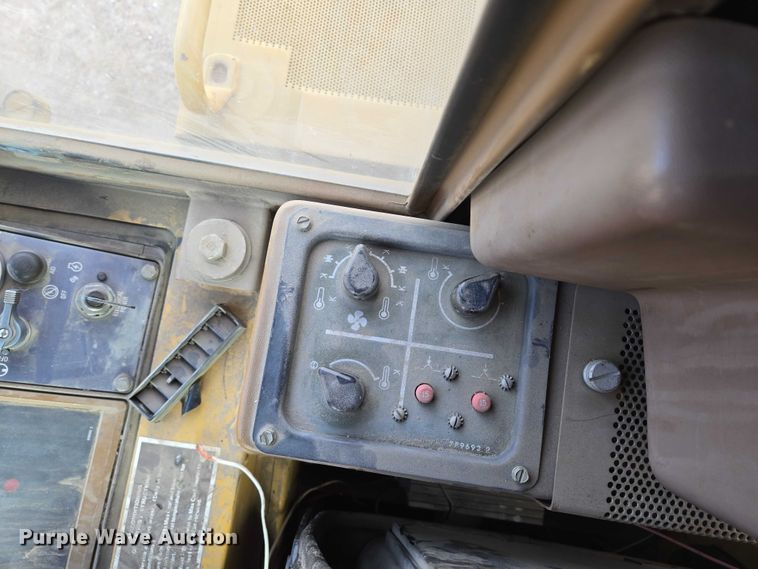 image for item ES2624 1989 Caterpillar 943 track loader