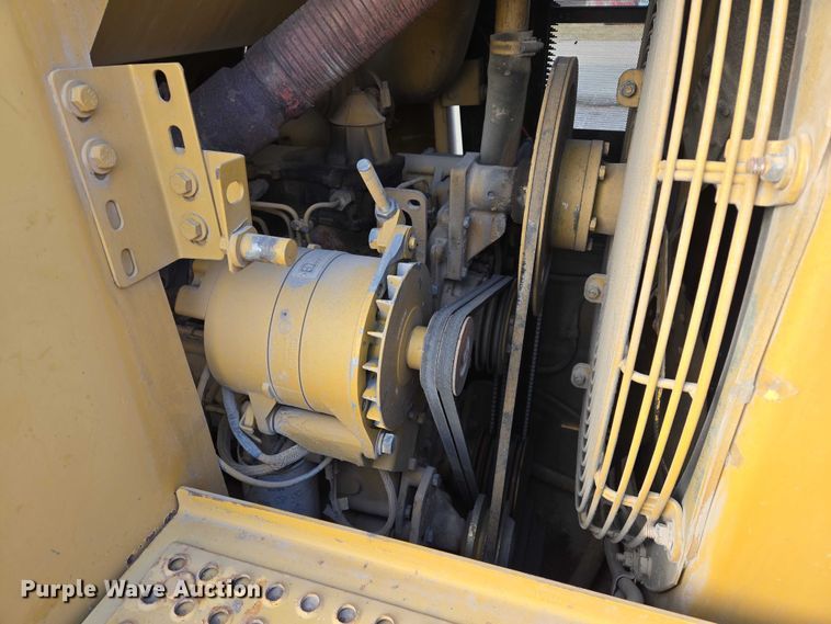 image for item ES2624 1989 Caterpillar 943 track loader