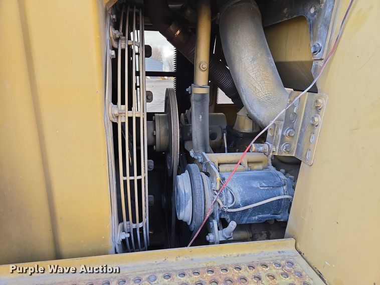 image for item ES2624 1989 Caterpillar 943 track loader