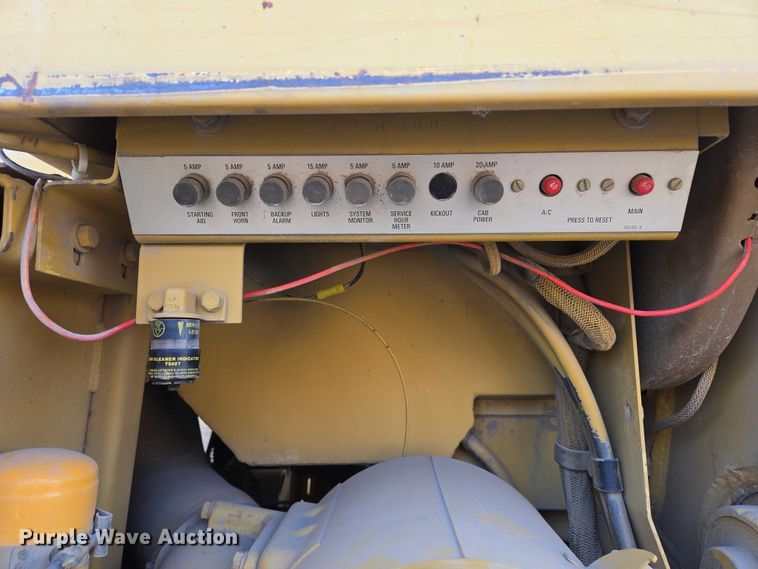 image for item ES2624 1989 Caterpillar 943 track loader