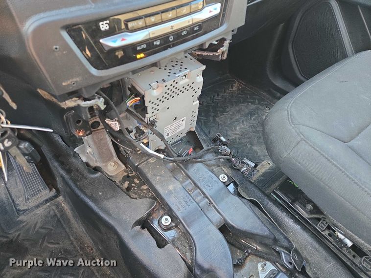 image for item ES2626 2020 Ford Explorer SUV