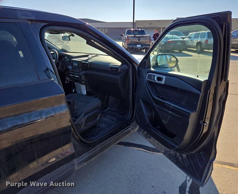 image for item ES2626 2020 Ford Explorer SUV