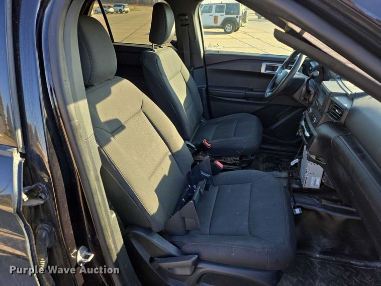 image for item ES2626 2020 Ford Explorer SUV