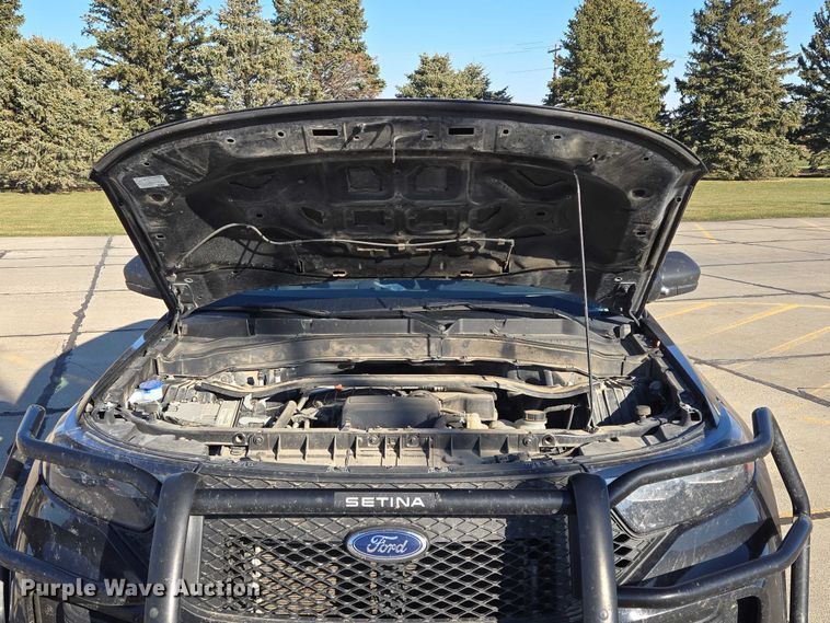 image for item ES2626 2020 Ford Explorer SUV