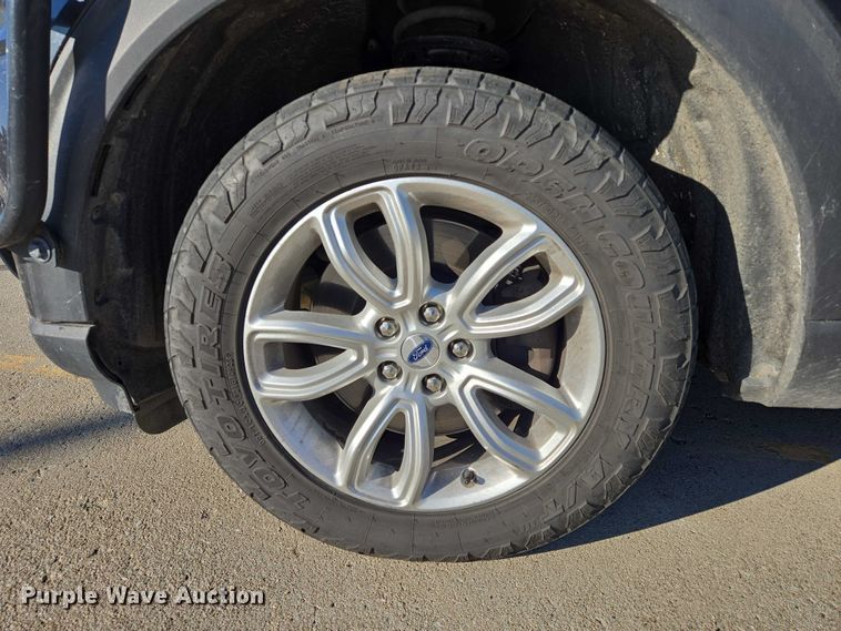 image for item ES2626 2020 Ford Explorer SUV