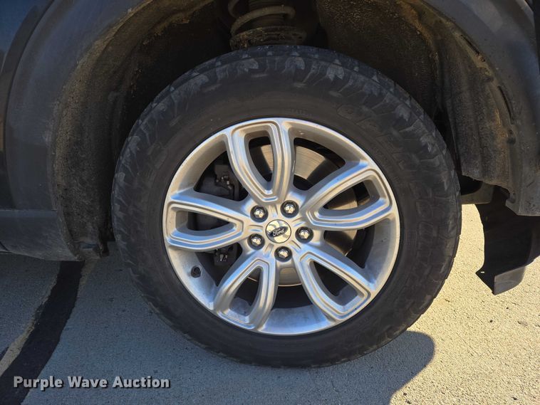 image for item ES2626 2020 Ford Explorer SUV