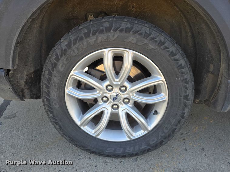 image for item ES2626 2020 Ford Explorer SUV