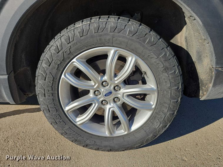 image for item ES2626 2020 Ford Explorer SUV