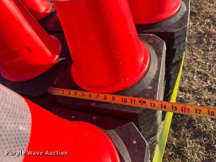 image for item ET4014 Approximately 250 traffic cones