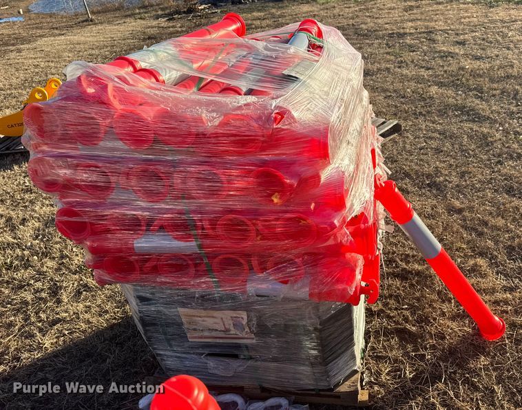 image for item ET4015 Approximately 100 Land Hero traffic cones