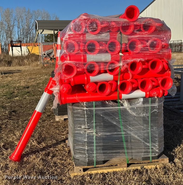 image for item ET4015 Approximately 100 Land Hero traffic cones