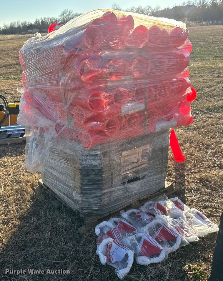 image for item ET4015 Approximately 100 Land Hero traffic cones