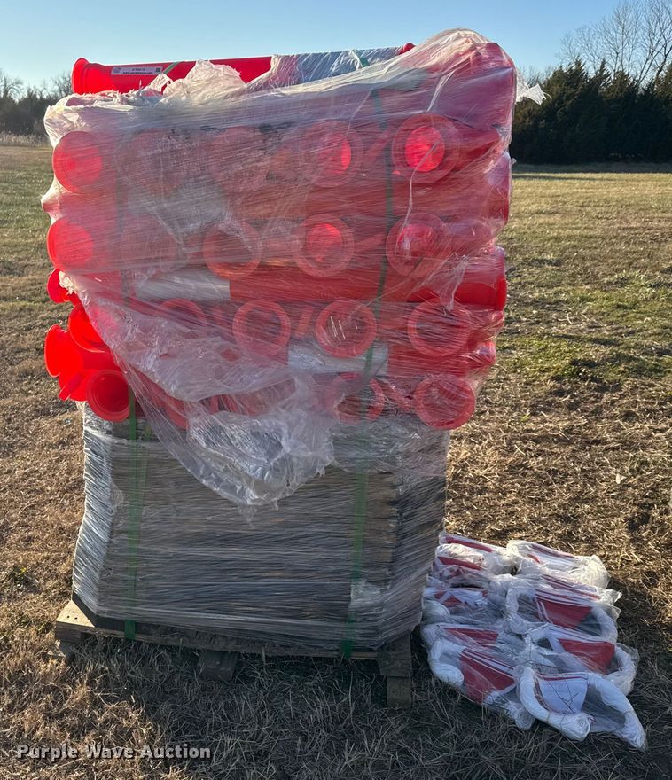 image for item ET4015 Approximately 100 Land Hero traffic cones