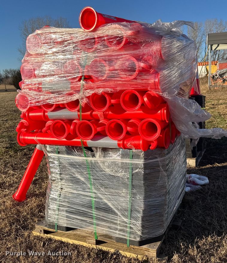 image for item ET4015 Approximately 100 Land Hero traffic cones