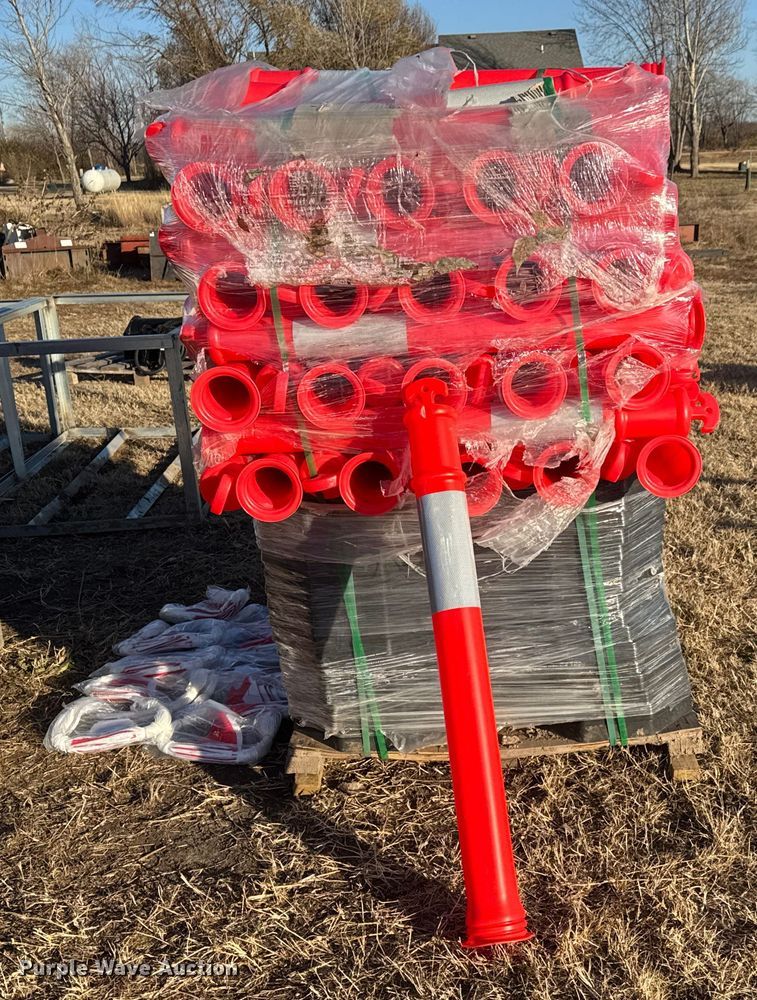 image for item ET4015 Approximately 100 Land Hero traffic cones