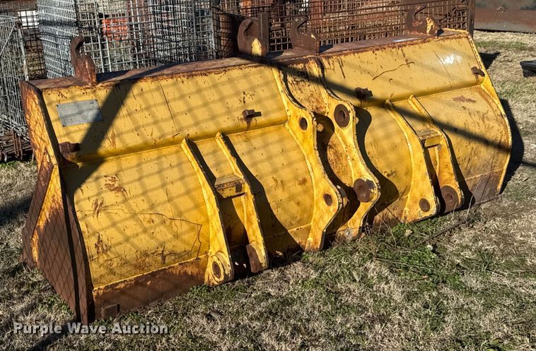 image for item ET4030 Caterpillar backhoe bucket