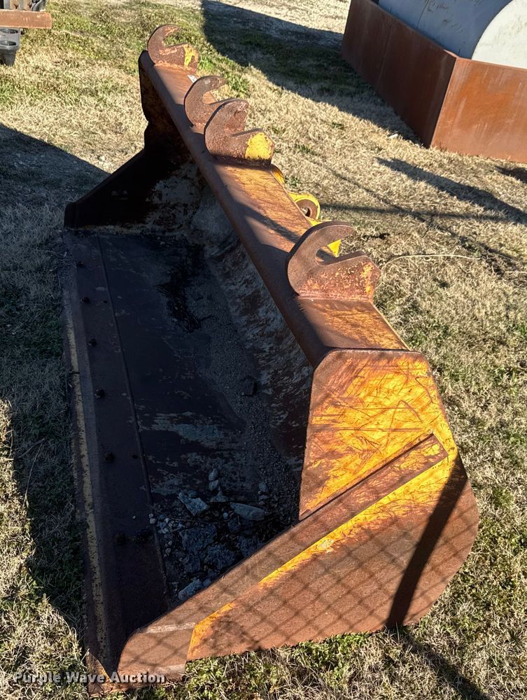 image for item ET4030 Caterpillar backhoe bucket