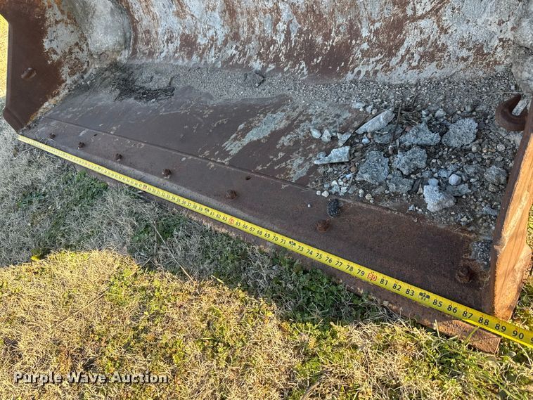 image for item ET4030 Caterpillar backhoe bucket