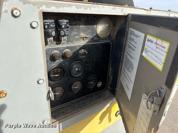 image for item ET4046 1997 LeRoi Q185DJ-E air compressor