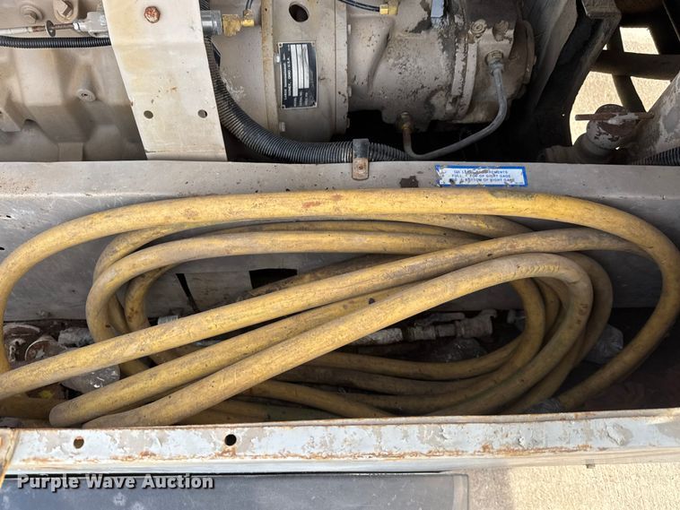 image for item ET4046 1997 LeRoi Q185DJ-E air compressor