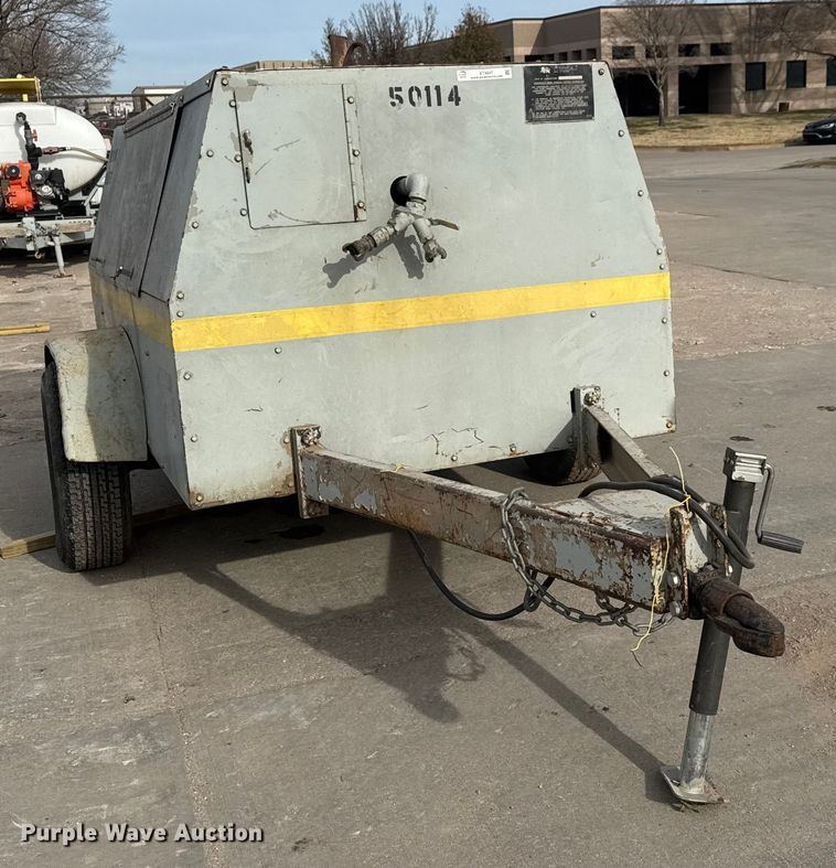 image for item ET4047 1994 LeRoi 185 air compressor