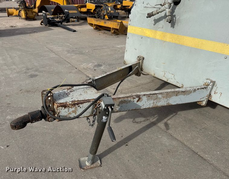 image for item ET4047 1994 LeRoi 185 air compressor