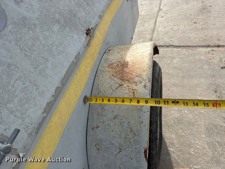 image for item ET4047 1994 LeRoi 185 air compressor