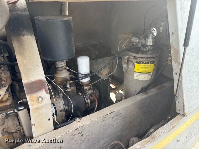 image for item ET4047 1994 LeRoi 185 air compressor