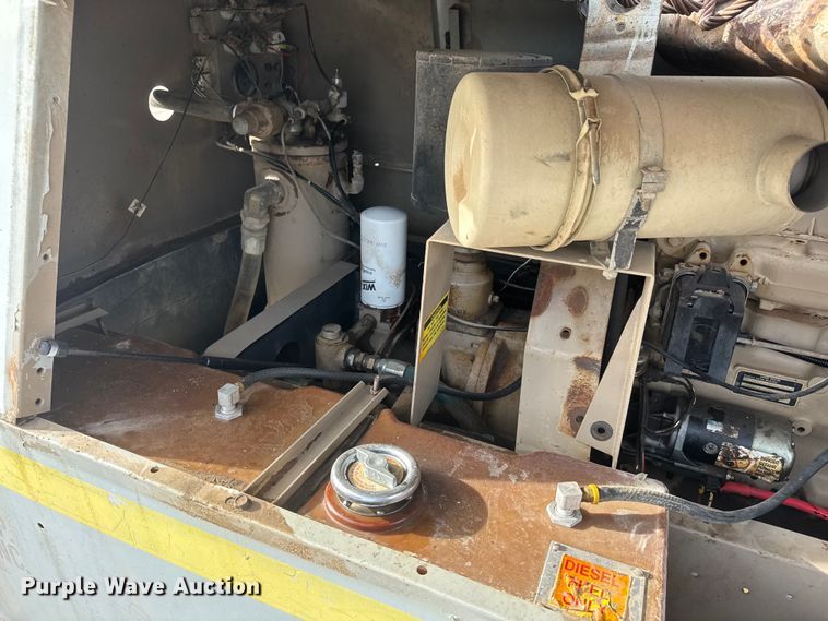 image for item ET4047 1994 LeRoi 185 air compressor