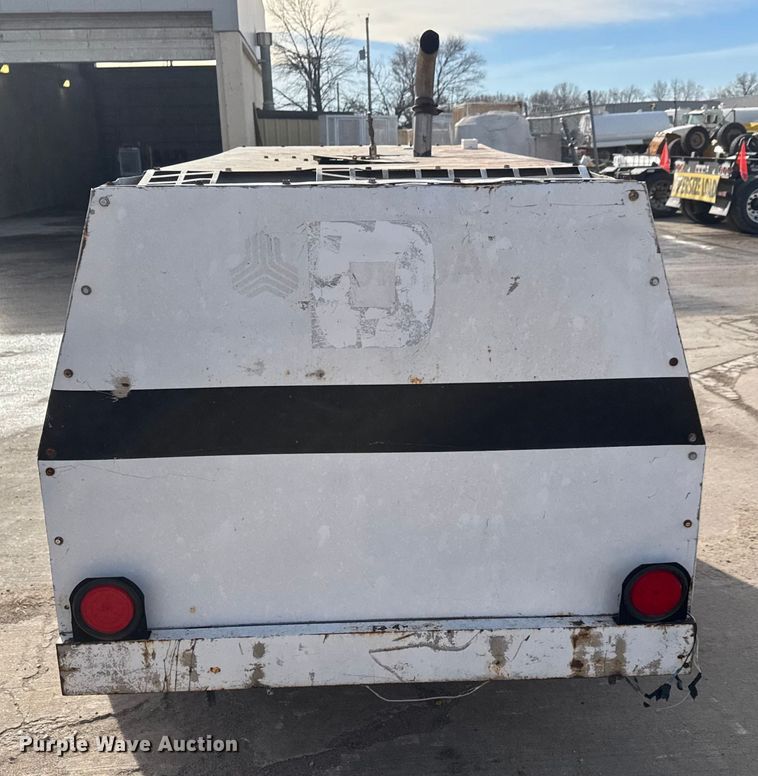 image for item ET4048 2002 CompAir LeRoi Q185DJ-E air compressor