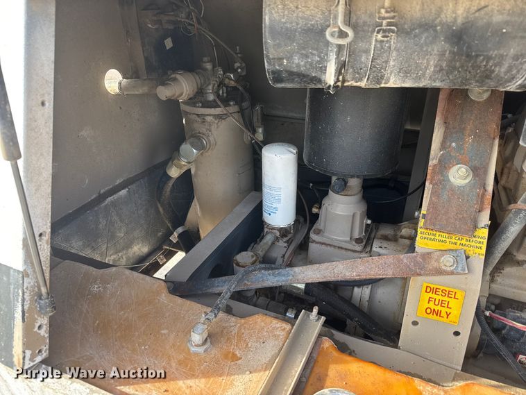 image for item ET4048 2002 CompAir LeRoi Q185DJ-E air compressor