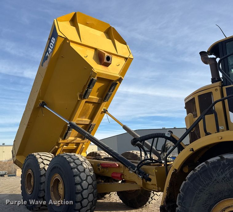 image for item ET4051 2012 Caterpillar 740B articulated haul truck