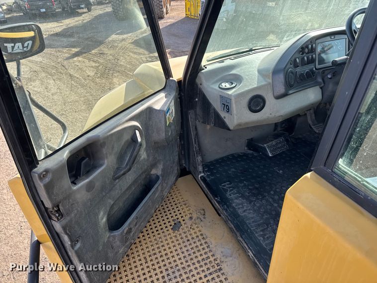 image for item ET4051 2012 Caterpillar 740B articulated haul truck