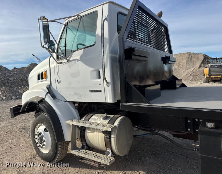 image for item ET4052 2006 Sterling L9500 crane truck