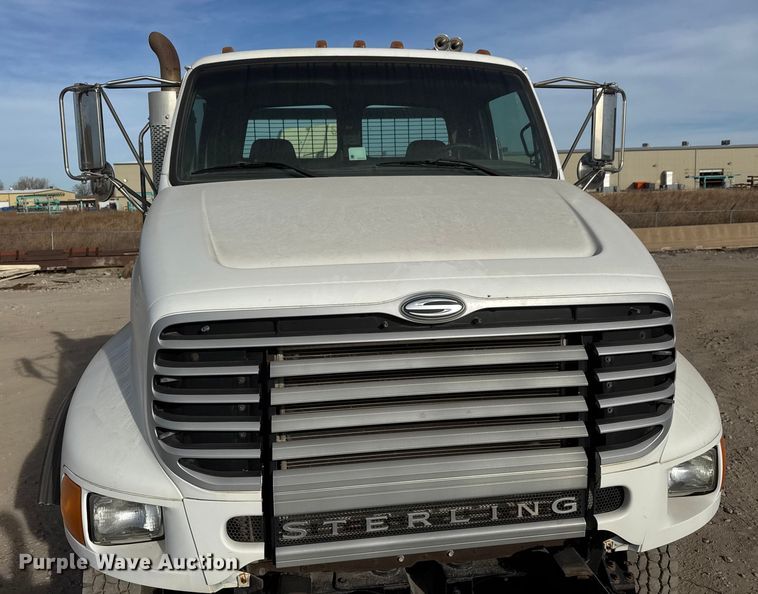 image for item ET4052 2006 Sterling L9500 crane truck