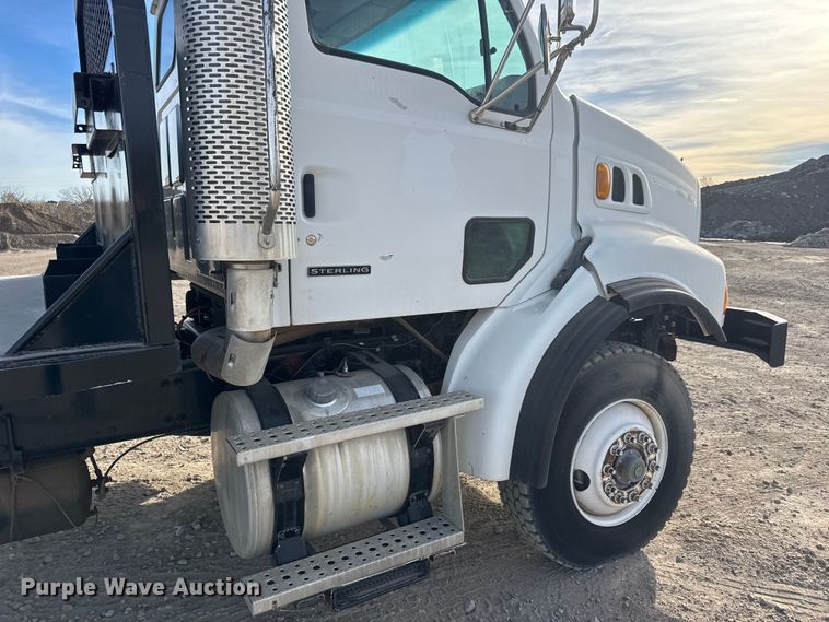 image for item ET4052 2006 Sterling L9500 crane truck