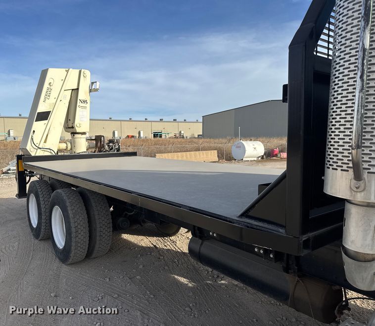 image for item ET4052 2006 Sterling L9500 crane truck