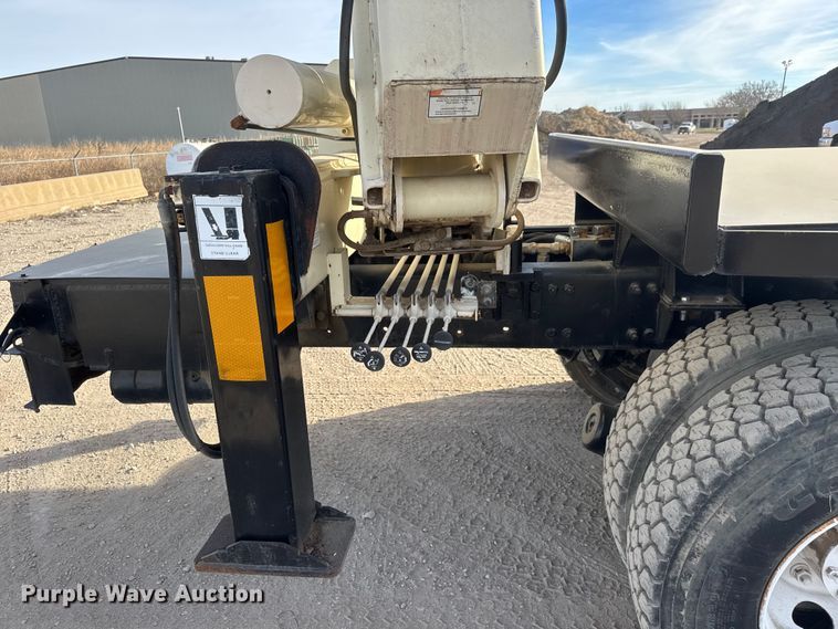 image for item ET4052 2006 Sterling L9500 crane truck