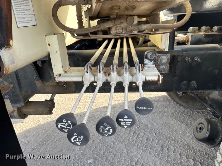 image for item ET4052 2006 Sterling L9500 crane truck